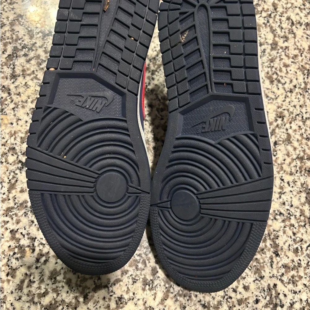 Jordan Sneakers Navy and Red - Picture 3 of 8